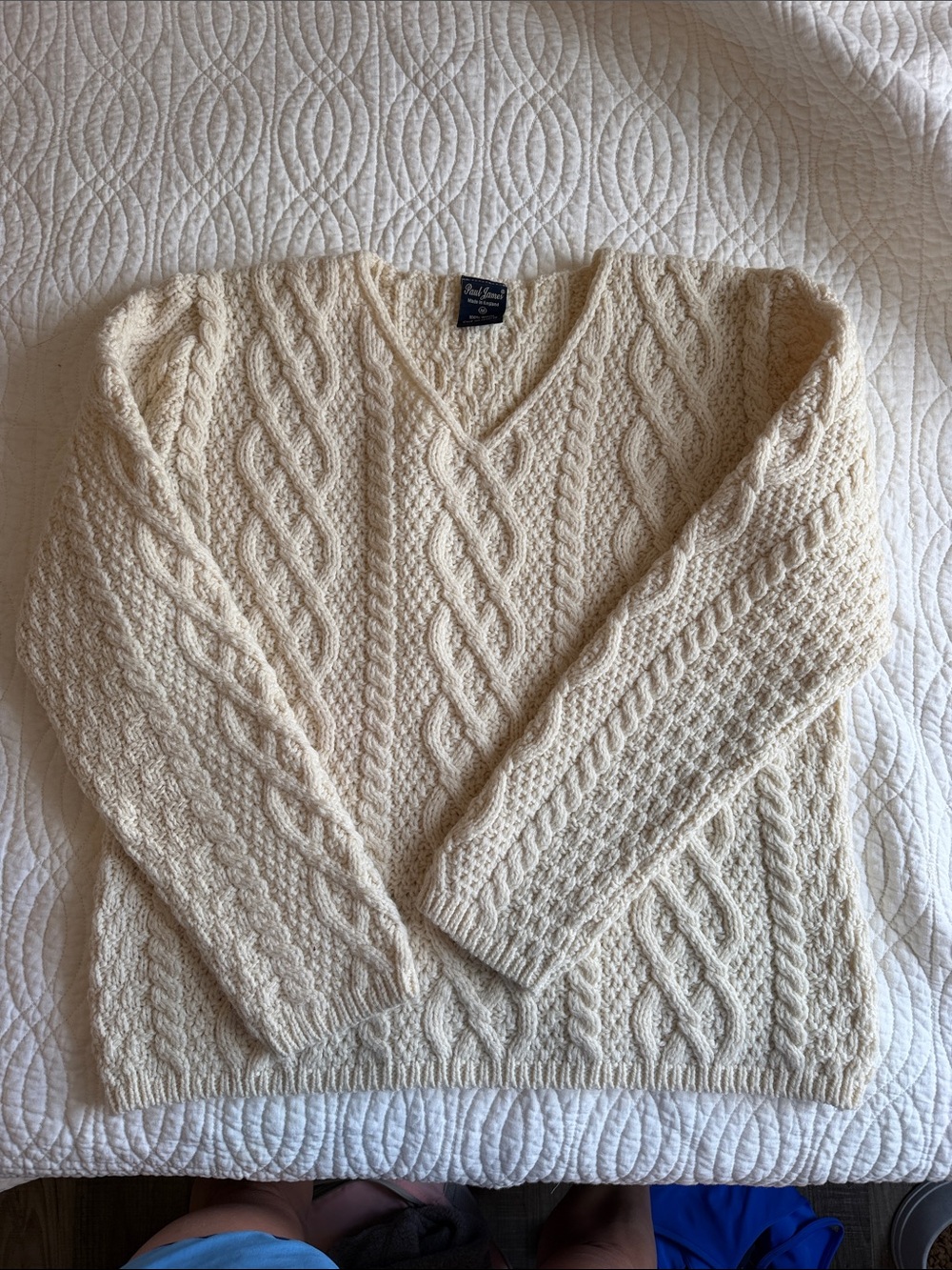 Paul James 100% wool Cable-Knit V-Neck Sweater - Cream